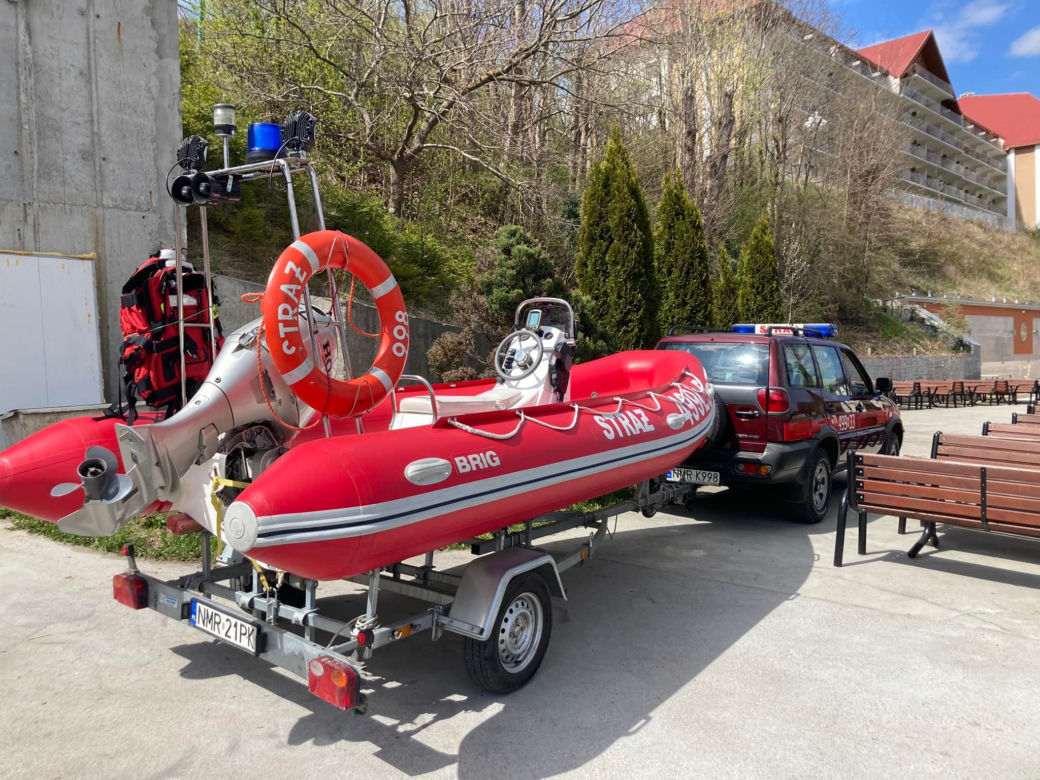 Mikołajki. Wodując skuter utopił Mercedesa