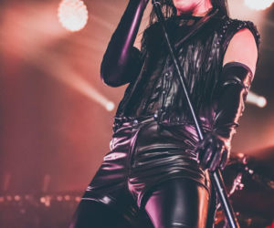 Skrupulatnie wyreżyserowany groteskowy spektakl okraszony nutą surrealizmu – Avatar zawładną Warszawą [RELACJA]