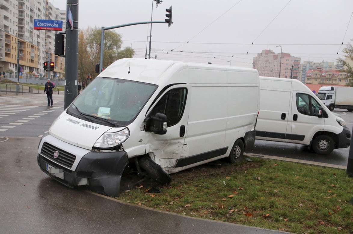 TAJNIACY ROZBILI SAMOCHÓD