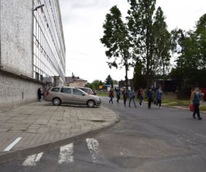 Absurd w Jarosławiu . Największe firmy nie mogą się dogadać -przejście przez drogę kosztuje 15 groszy 