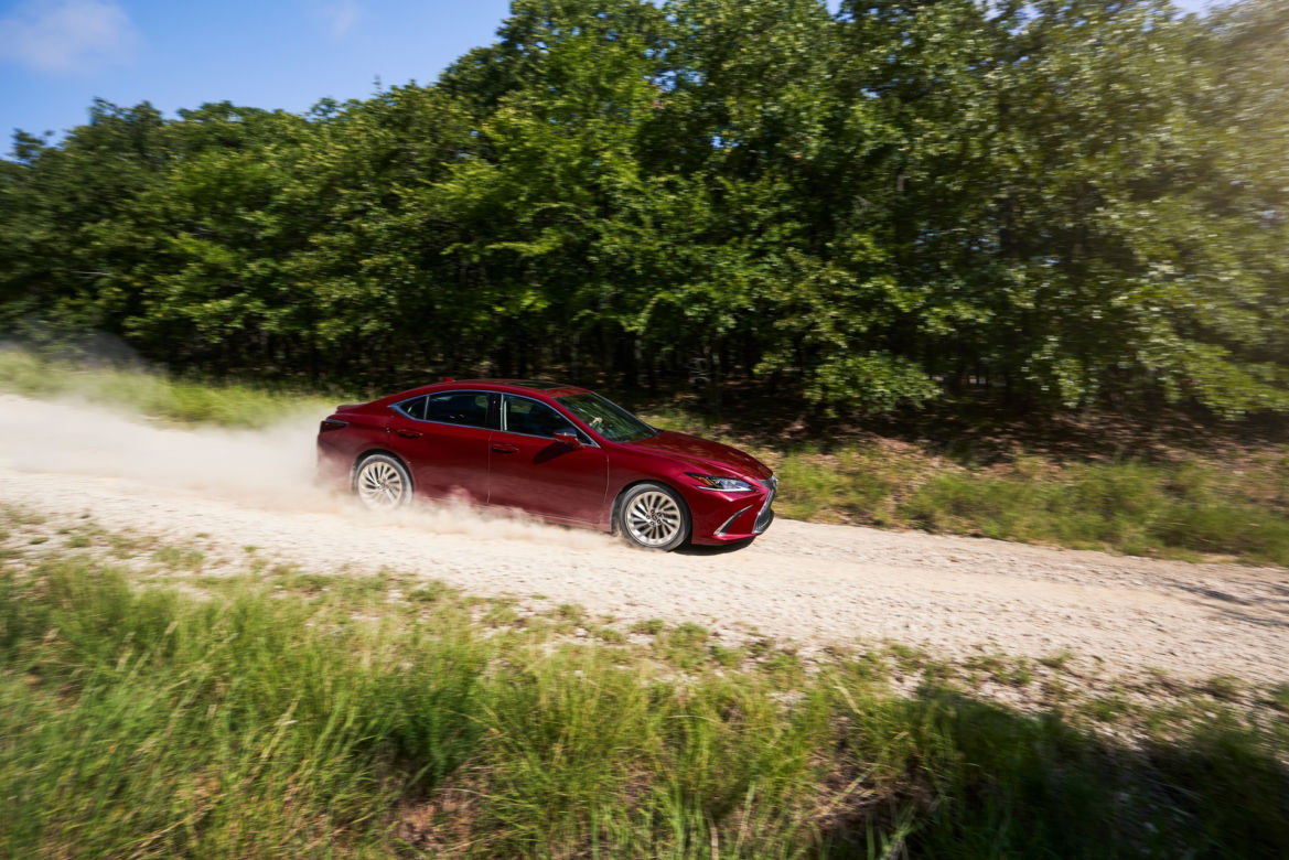 Lexus ES z napędem AWD