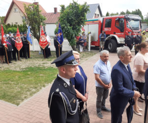 Dąbrówka Stany, gmina Skórzec: nowym wozem strażackim, po nowej drodze, do nowej szkoły