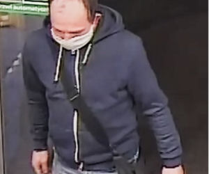 Chorzów. Niebezpieczny rabuś okradł stację benzynową. Szuka go policja [ZDJĘCIA]