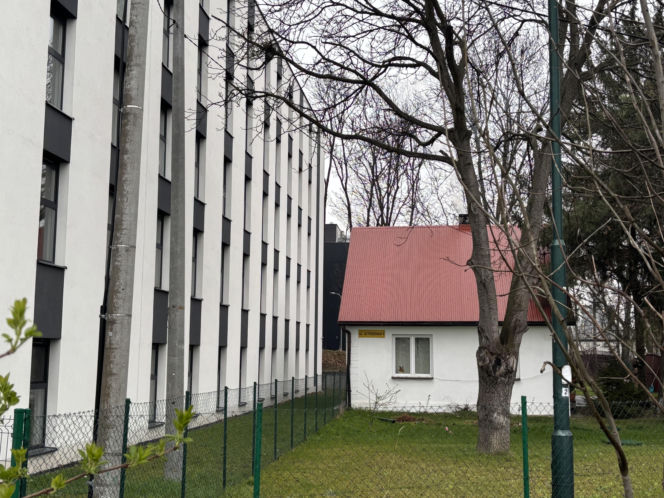 Dom przy ul. Jutrzenka 4 w Krakowie i sąsiedni akademik