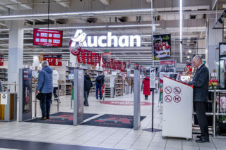 Auchan sprzedaje swoje centra handlowe w Polsce. Szykuje się duża transakcja! Co to oznacza dla klientów?