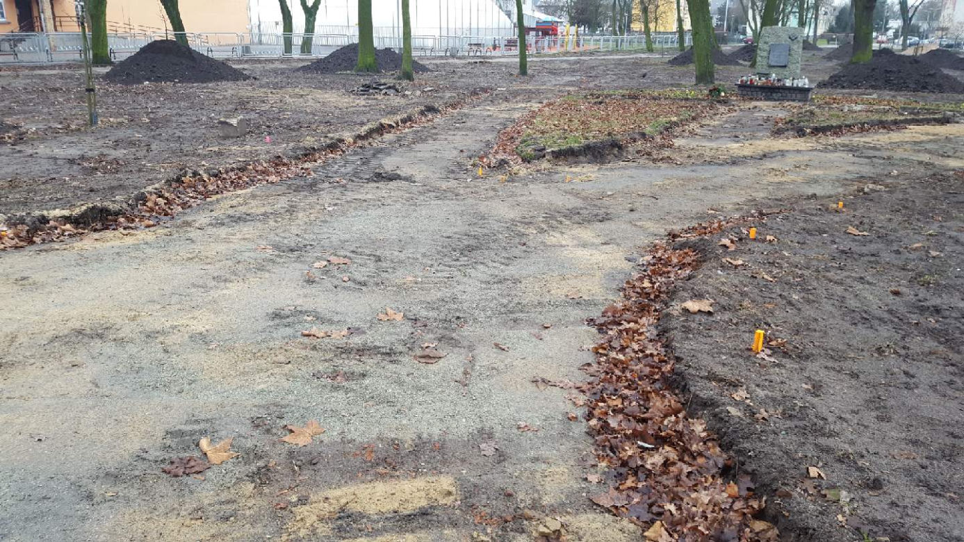 Tu na razie jest... Trwa modernizacja dwóch parków miejskich w Lesznie 