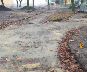 Tu na razie jest... Trwa modernizacja dwóch parków miejskich w Lesznie 