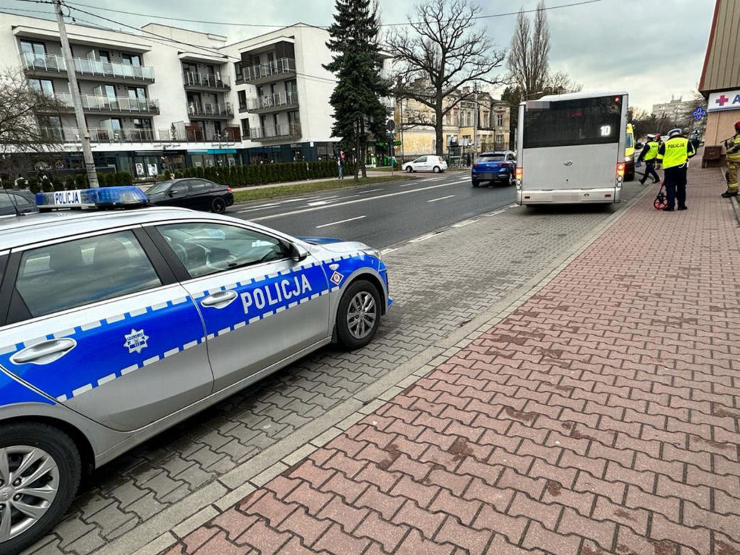 Makabra w Pruszkowie. Autobus zmiażdżył staruszce stopę
