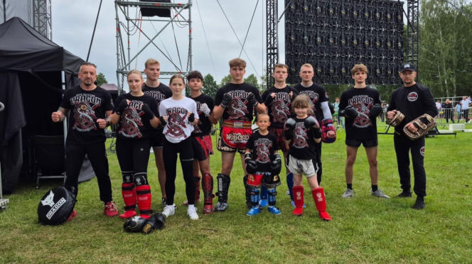 Tłumy na Festiwalu Pod Zaporą w Brodach! Oskar Cyms i „Złoty Gumiak” skradli serca publiczności