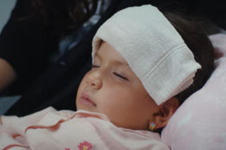 Dziedzictwo, odcinek 882: Doga próbuje się zatruć, by zjednoczyć rodzinę. Ferit i Ayse odkrywają jej niebezpieczną grę