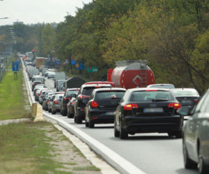 Mieszkańcy mają dość korków. Nowy buspas na wlocie do Warszawy coraz bliżej