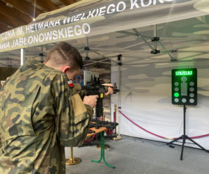 Wojsko opanowało Nowy Sącz.  Ruszyły Wojskowe Targi Służby i Pracy