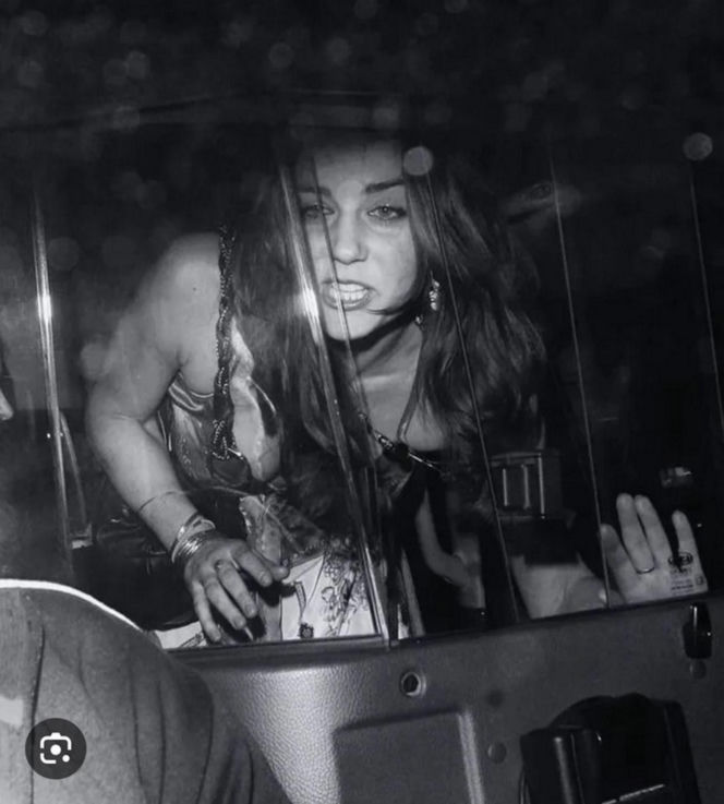 Stare zdjęcia księżnej Kate! Nie uwierzysz, jak się zabawiała