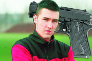 Bartek Waśniewski KUPIŁ PISTOLET i wozi go ze sobą. PO CO?