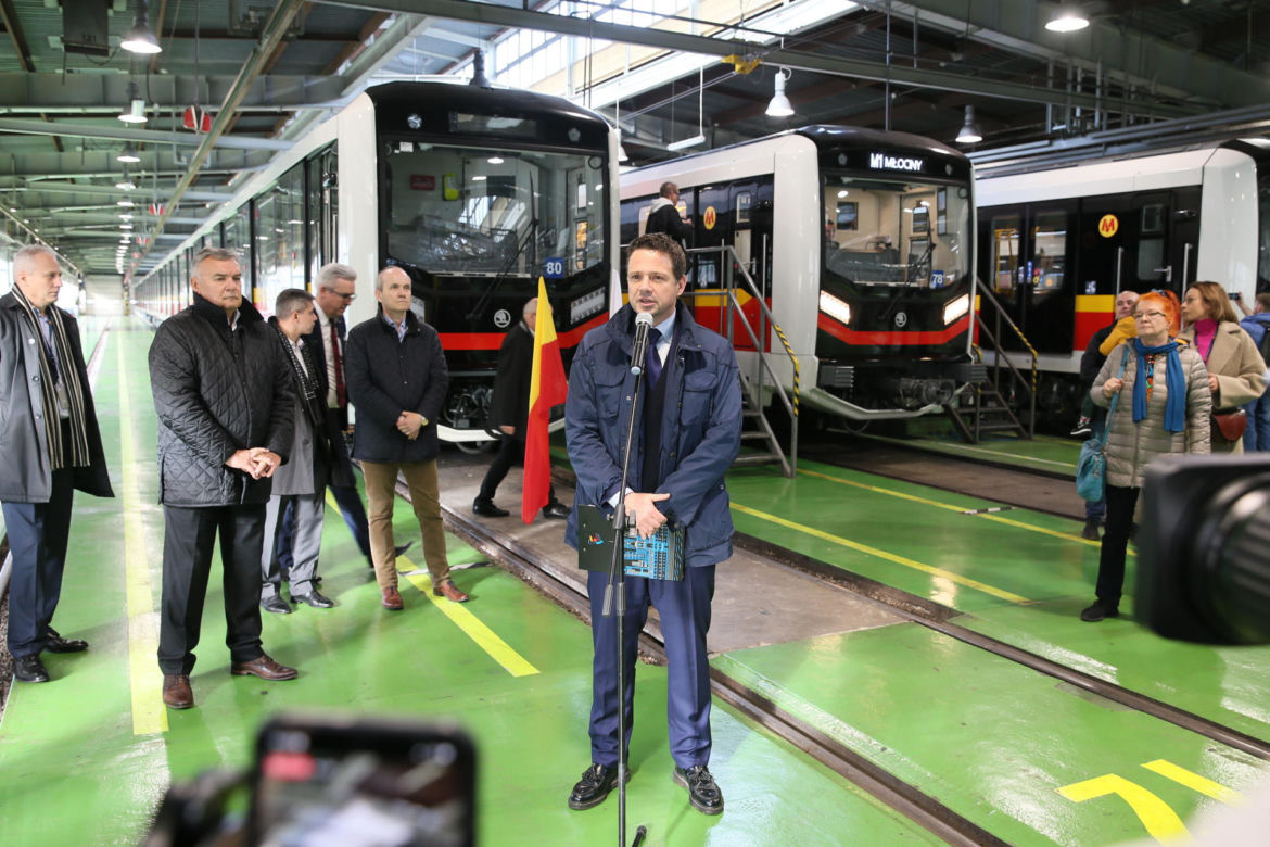 Varsovia wyjechała na tory! Nowy pociąg metra wozi już pasażerów 