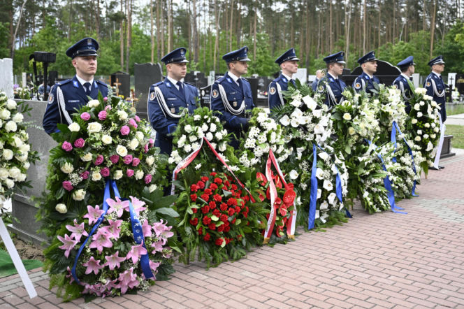 Tłumy pożegnały 23-letniego policjanta. Kacper zginął w tragicznym wypadku w Piasecznie