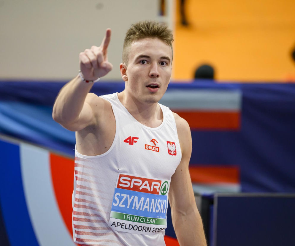 Biegacz Jakub Szymański unosi palec w geście upomnienia. O skandalu po ME w Birmingham przeczytasz na SE Supersport.
