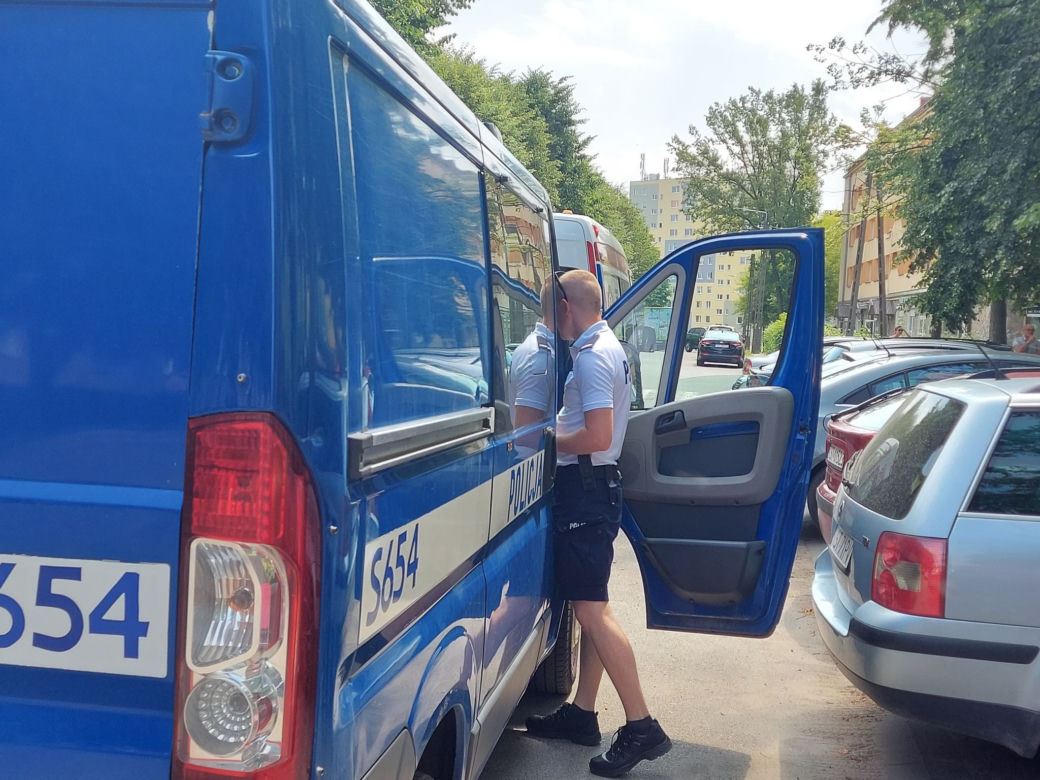 Starachowice: 8-miesięczne dziecko zatrzaśnięte w aucie