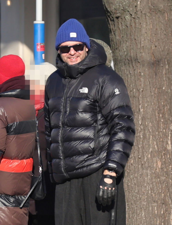 Tomasz Karolak  i Viola Kołakowska na spacerze