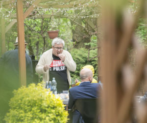 Czarnecki zagryzł ogórkiem