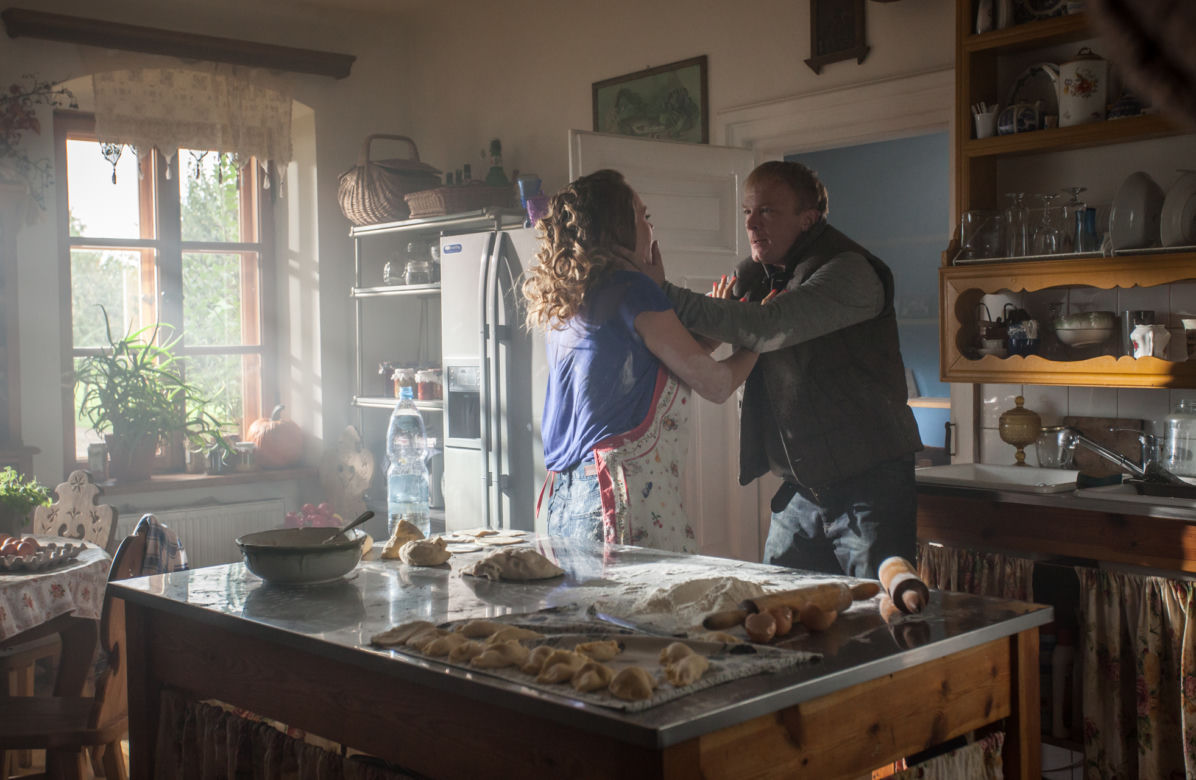 To nie koniec świata odcinek 13. Darek (Eryk Lubos), Ula (Magdalena Lamparska)