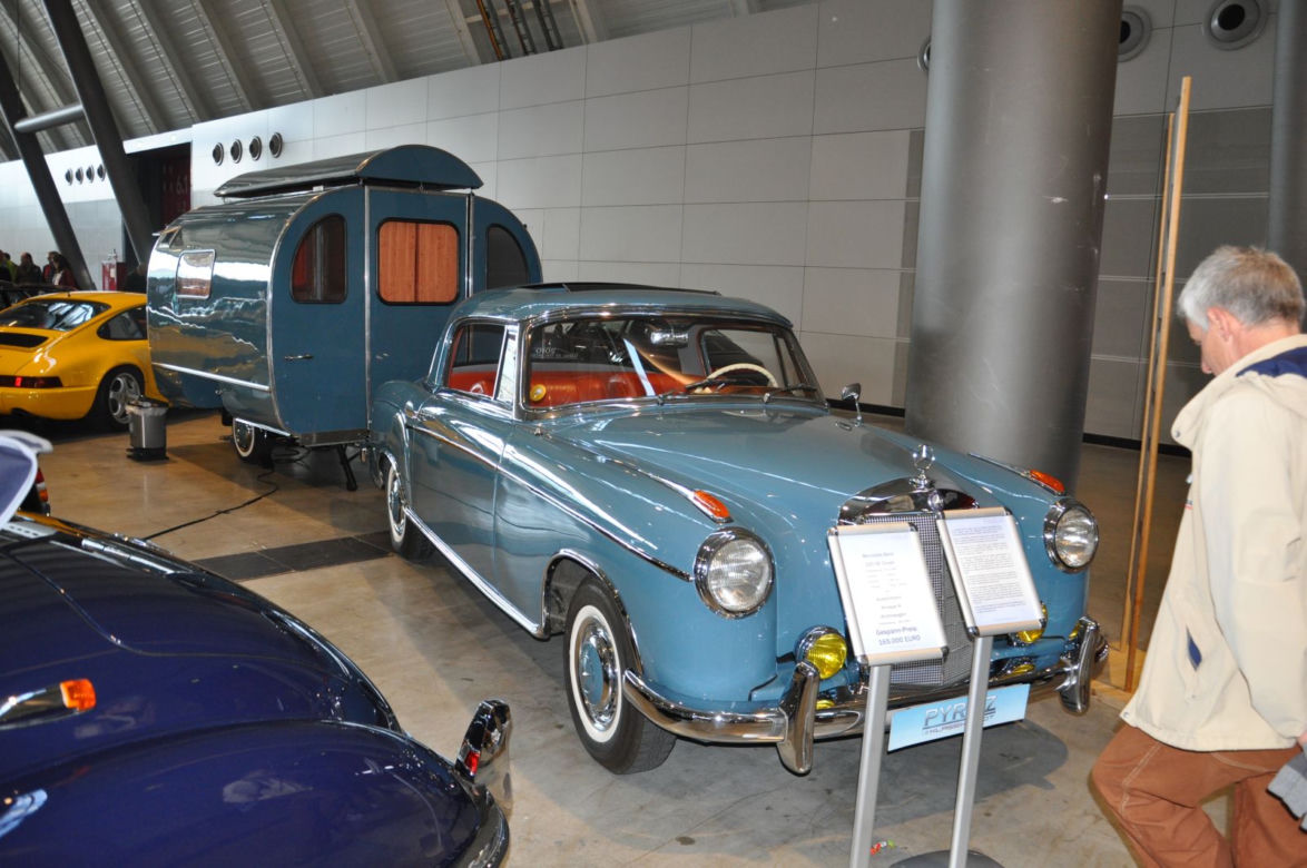 Aukcja zabytkowych Mercedesów w muzeum w Stuttgarcie