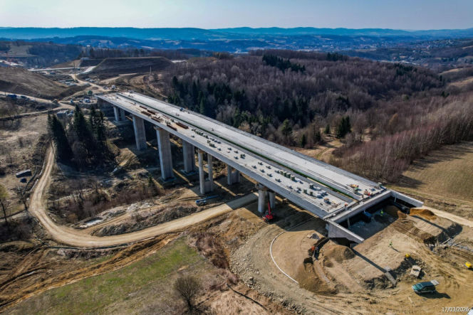 Najwyższa estakada w Polsce powstaje na S19 Babica Jawornik. Na plac budowy prowadzą serpentyny