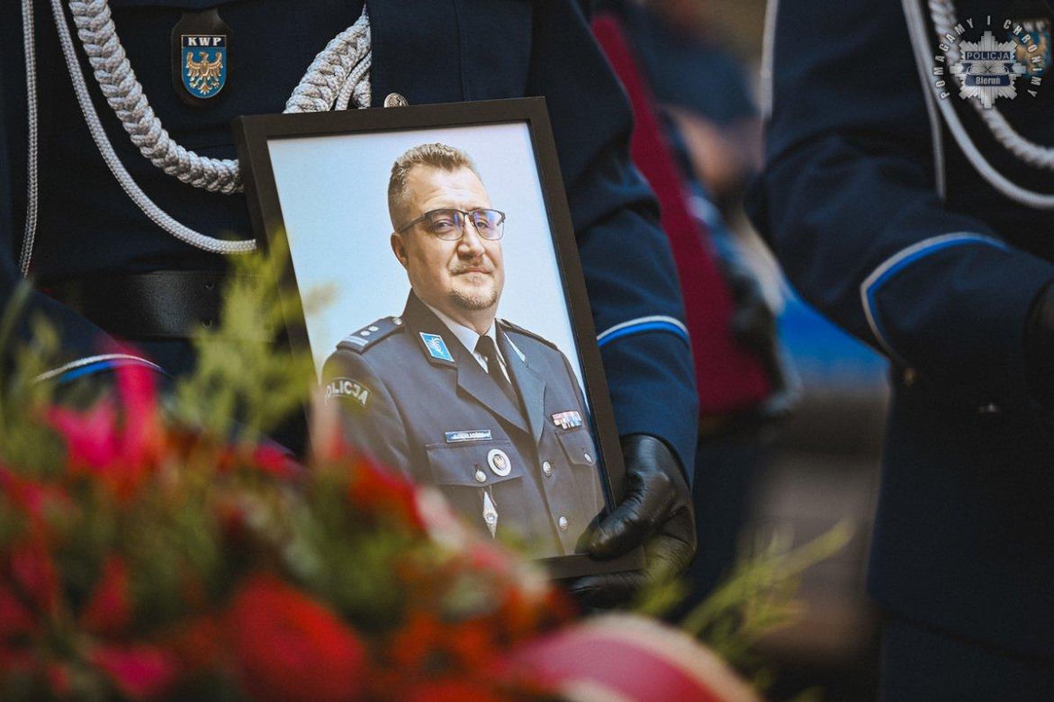 Pogrzeb komendanta policji w Bieruniu. Młodszy inspektor Dariusz Waligóra odszedł na wieczną służbę