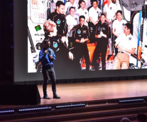 Sławosz Uznański-Wiśniewski w Toruniu. Gigantyczna kolejka pod Aulą UMK