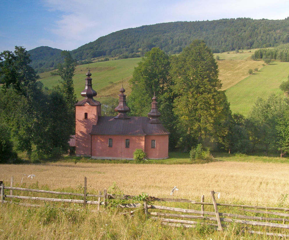 To jedna z najmniejszych wsi w Małopolsce. Znajduje się w niej zaledwie 16 domów