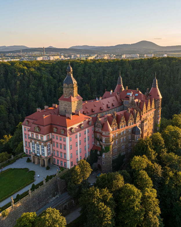 Zawalił się fragment muru przy Zamku Książ w Wałbrzychu