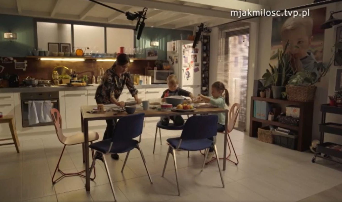 M jak miłość. Aneta (Ilona Janyst), Szymek (Staś Szczypiński), Maja (Laura Jankowska)