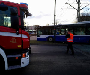 Dramatyczny wypadek w Krakowie. Tramwaj zderzył się z autobusem, są ranni