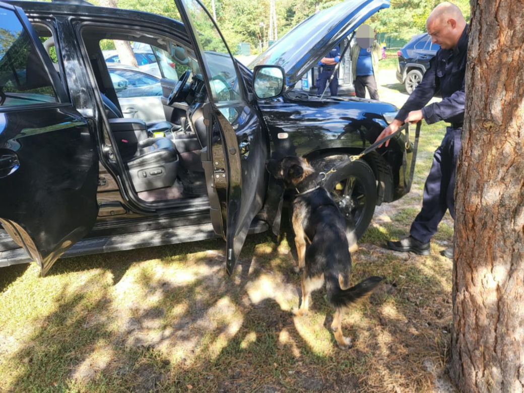 Warszawa. 23-latka szukała pracy, została uwięziona przez czterech mężczyzn