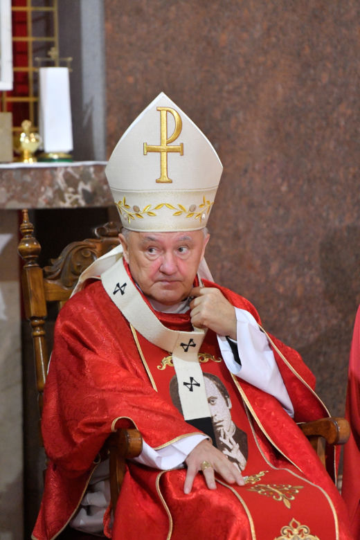 Biskupi i epidemiolodzy apelują do Polaków: przestańcie chodzić do kościoła