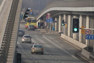Droga przez mękę na Żeraniu. Muszą DRAŁOWAĆ pół kilometra do przesiadki! [WIZUALIZACJA, WIDEO]