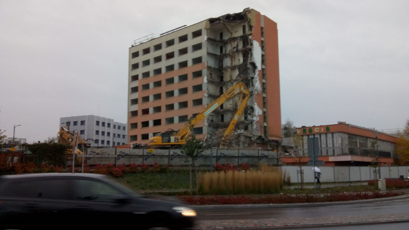 Olsztyn. Rozbiórka hotelu widmo