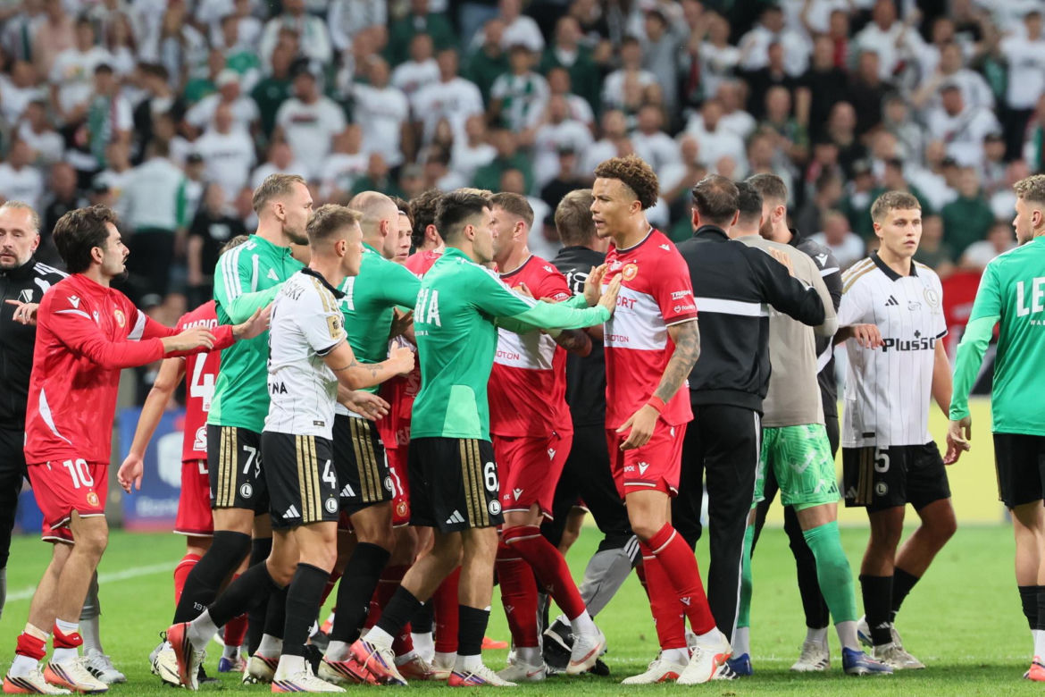 Legia - Widzew: awantura podczas meczu
