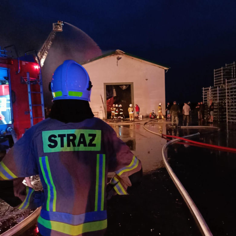 Magazyn w pow. zamojskim zapłonął od uderzenia pioruna