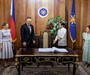 Skromnie i zachwycająco. Marta Nawrocka pokazała klasę na Filipinach