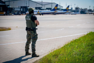 Niebezpieczny 35-latek zatrzymany na lotnisku w Gdańsku! Chodzi o działalność terrorystyczną