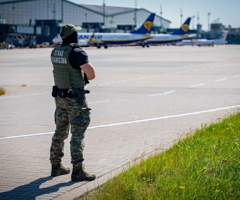 Zatrzymanie na lotnisku w Gdańsku. Poszukiwany za działalność terrorystyczną 35-latek w rękach służb