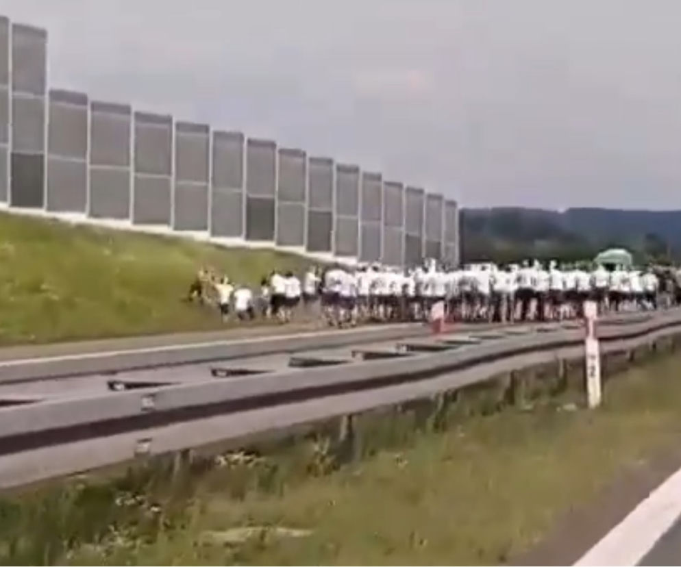 Bójka pseudobikibów na A4. To kibole Resovii i Stali Rzeszów? 