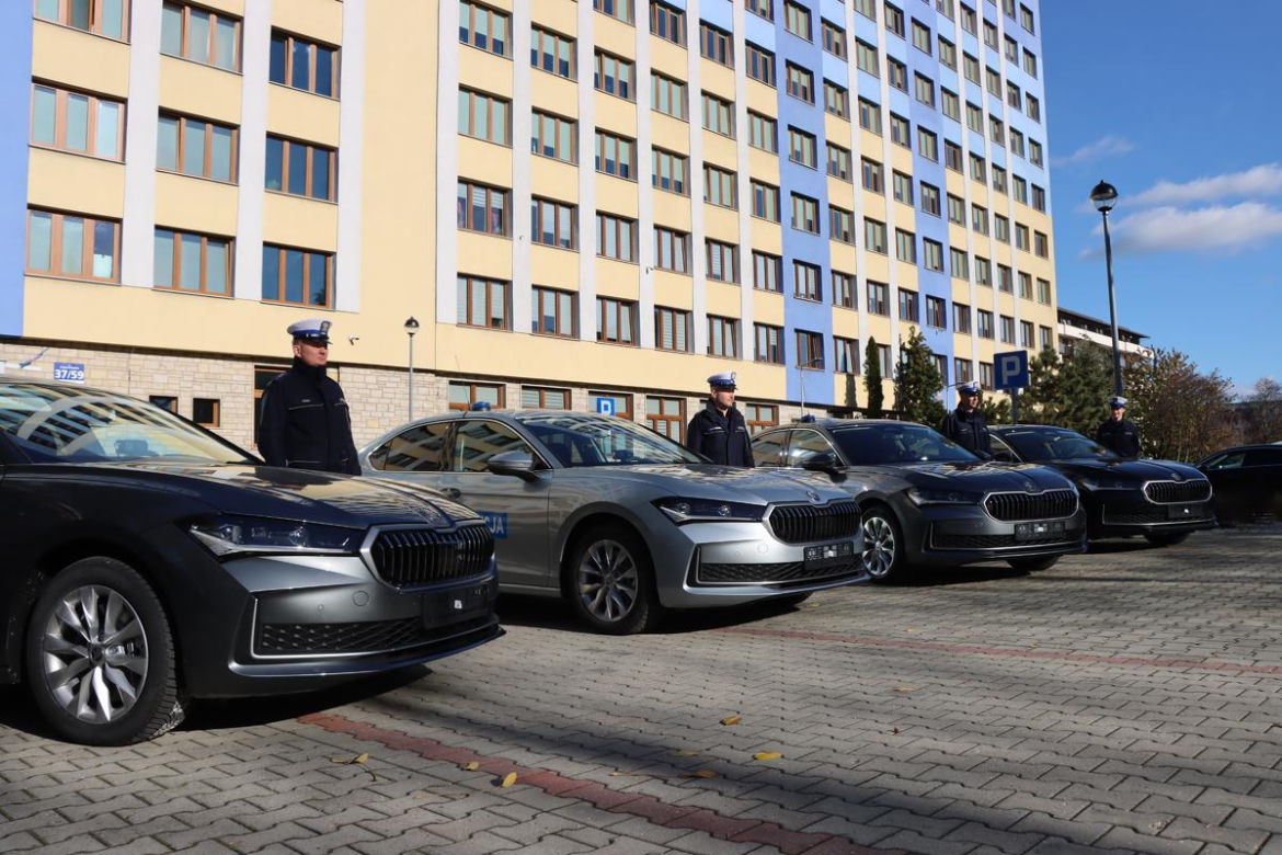 Nowe policyjne samochody