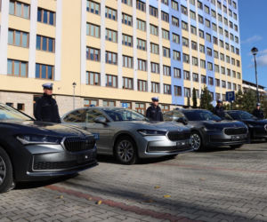 Nowe policyjne samochody