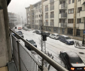Burza śnieżna nad Warszawą 17.01. Białe zimno dopadło stolicę! Te dzielnice padły ofiarą