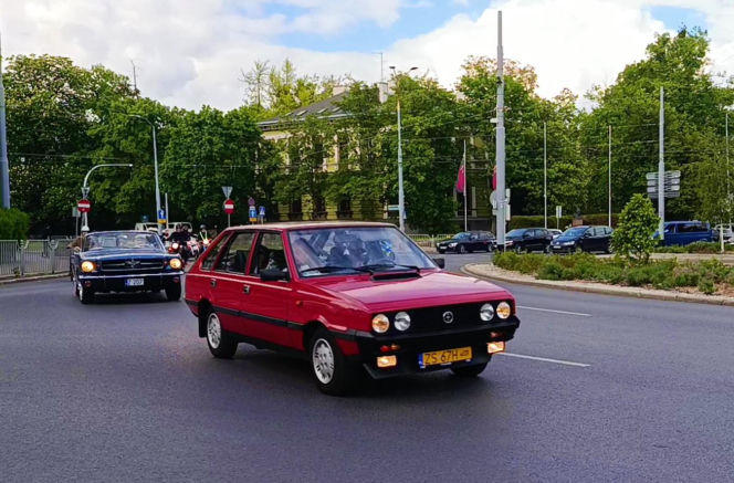 Parada zabytkowych pojazdów w Szczecinie
