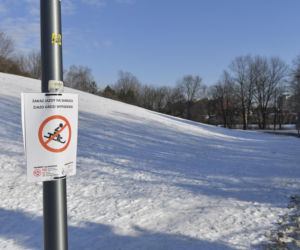 12-letni Dawid zjeżdżał z górki, nie żyje. Uderzył głową o ławkę