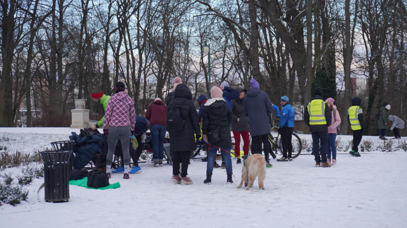Parkrun w stolicy woj. lubelskiego. Pierwsza sobota 2025 roku na sportowo w Ogrodzie Saskim w Lublinie. Zdjęcia