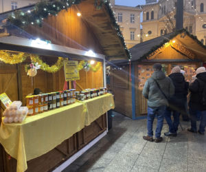 Pokémony, różowe gofry i zaskakujące różnice w cenach. Porównaliśmy łódzkie jarmarki